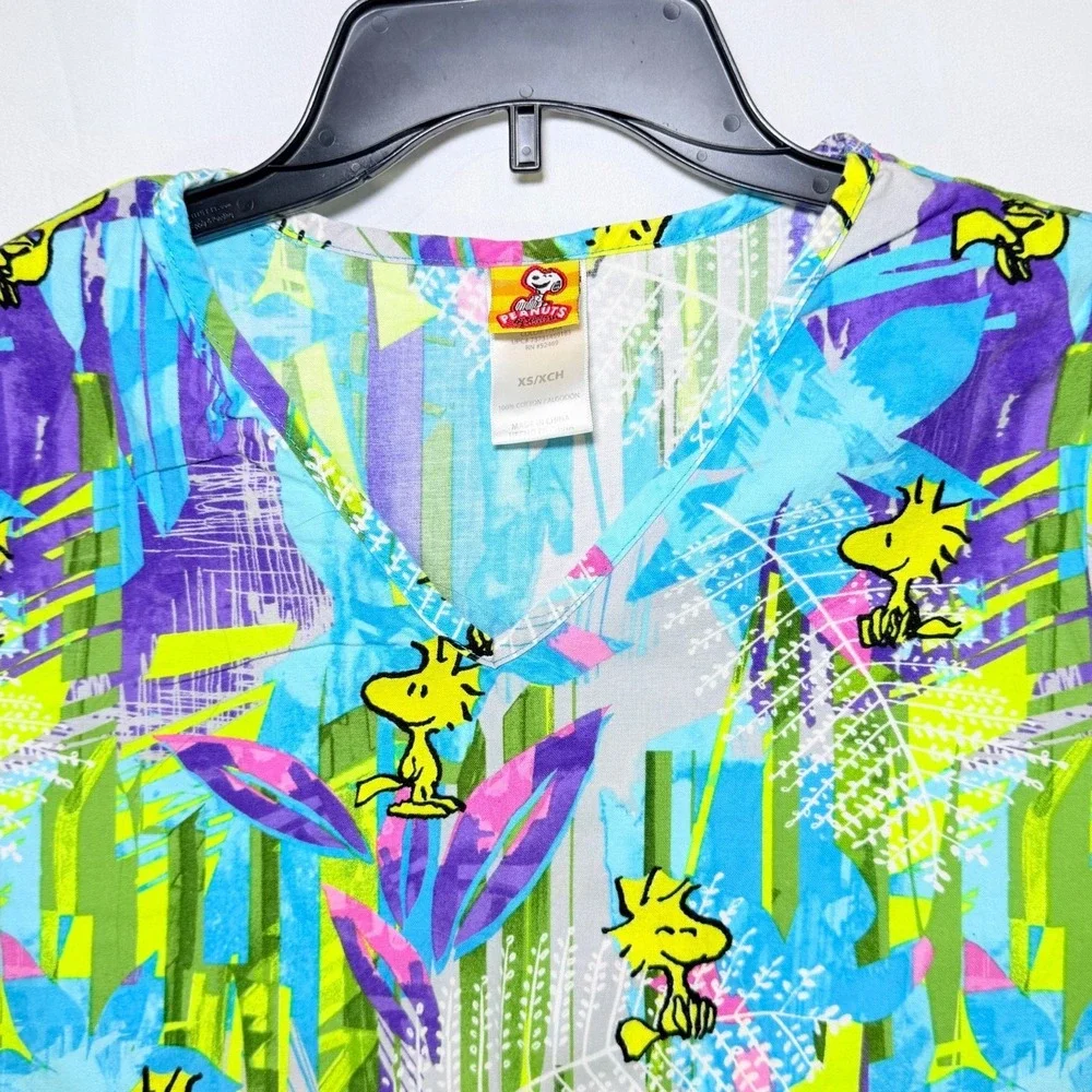 PEANUTS‎ Woodstock Cartoon Print Scrub Top Size XS V-Neck Pockets
